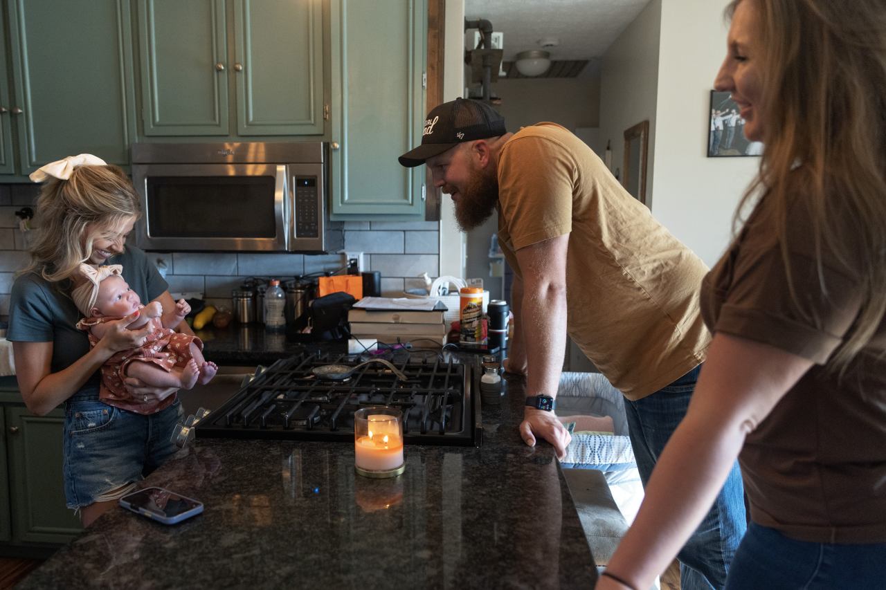 They Needed a Surrogate, So They Asked a Sibling to Do It They Needed a Surrogate, So They Asked a Sibling to Do It