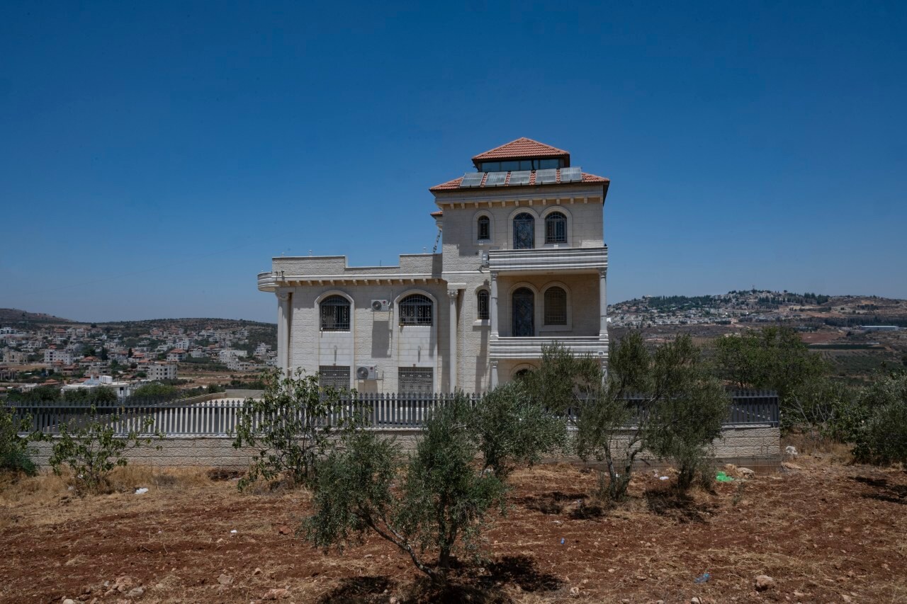 An Enclave of Americans Finds a Difficult New Reality in the West Bank An Enclave of Americans Finds a Difficult New Reality in the West Bank