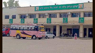‘Faulty’ gate design and lack of management are said to have deterred both government and private buses from entering the Mullanpur Dakha bus stand in Ludhiana district. (HT Photo) ‘Faulty’ gate design and lack of management are said to have deterred both government and private buses from entering the Mullanpur Dakha bus stand in Ludhiana district. (HT Photo)