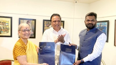 139 artworks by late artist Ravi Paranjape handed over to state 139 artworks by late artist Ravi Paranjape handed over to state