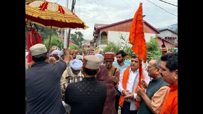 As per the schedule, after a night halt at Hayan (Nalthi), the yatra will reach its holy destination on Thursday, where devotees will take a dip in the sacred waters of Kailash Dal. (HT Photo)