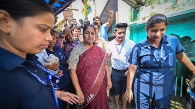 Rekha Gupta, Chief Minister of Delhi takes the stock of Yamuna River after the water levels breached the danger mark. (Sanchit Khanna/HT) Rekha Gupta, Chief Minister of Delhi takes the stock of Yamuna River after the water levels breached the danger mark. (Sanchit Khanna/HT)
