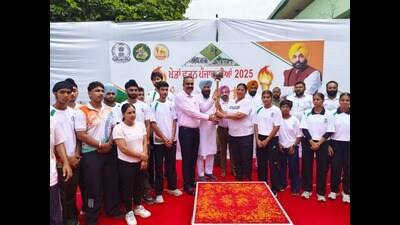 Deputy commissioner Sandeep Rishi flagged off the relay during which the torch was carried through the city by international athletes, including Parmjeet Kaur (handball), Gursewak Singh Cheema and Dakshnu Singh (roller skating), Harshdeep Kaur (weightlifting), along with several other state-level players. (HT Photo) Deputy commissioner Sandeep Rishi flagged off the relay during which the torch was carried through the city by international athletes, including Parmjeet Kaur (handball), Gursewak Singh Cheema and Dakshnu Singh (roller skating), Harshdeep Kaur (weightlifting), along with several other state-level players. (HT Photo)