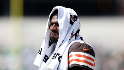 Shedeur Sanders #12 of the Cleveland Browns looks on from the sideline in the second half during the preseason game between Browns and Philadelphia Eagles (Getty Images via AFP)