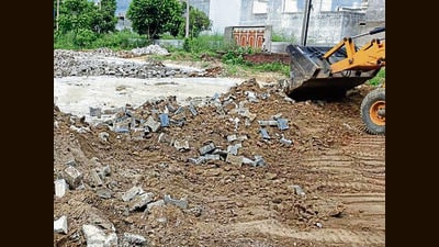 Streets being uprooted in a colony; and (below) a partially razed building in Ludhiana on Wednesday. (HT Photo)