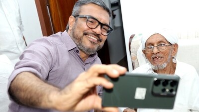 LSG minister MB Rajesh with Abdullah Moulavi Baqafi, the eldest among participants in the digital literacy campaign LSG minister MB Rajesh with Abdullah Moulavi Baqafi, the eldest among participants in the digital literacy campaign