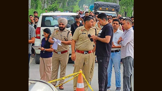 Police conducting investigation at the site where the body of the girl was found in Indri in Karnal on Wednesday. (HT Photst)