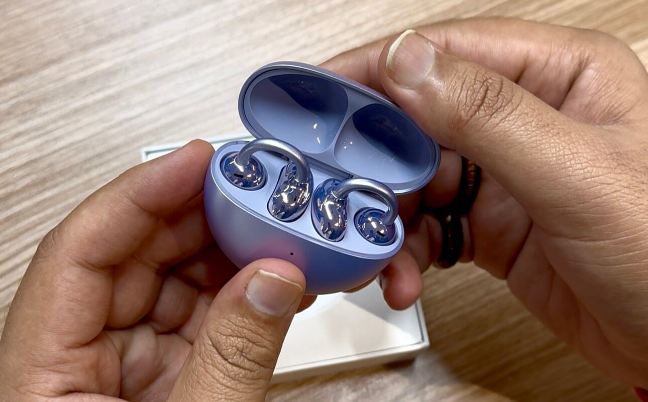The charging case supports both USB-C wired and wireless (Qi) charging.
