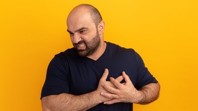 Blocked arteries can cause chest pain. However, blocked arteries can also cause symptoms beyond chest pain. (Freepik) Blocked arteries can cause chest pain. However, blocked arteries can also cause symptoms beyond chest pain. (Freepik)
