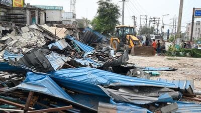 Demolition drive from Hero Honda Chowk to Umang Bhardwaj Chowk in Gurugram on Thursday. (Parveen Kumar/HT Photo) Demolition drive from Hero Honda Chowk to Umang Bhardwaj Chowk in Gurugram on Thursday. (Parveen Kumar/HT Photo)