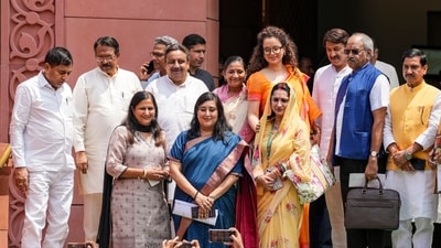 Union Minister of State Harsh Malhotra and BJP MPs Kangana Ranaut, Bansuri Swaraj, Praveen Khandelwal, Ramvir Singh Bidhuri, Kamaljeet Sehrawat, Manoj Tiwari and Yogender Chandolia with others pose outside the Parliament building as the monsoon session wraps up on Thursday. (Ravi Choudhary/PTI) Union Minister of State Harsh Malhotra and BJP MPs Kangana Ranaut, Bansuri Swaraj, Praveen Khandelwal, Ramvir Singh Bidhuri, Kamaljeet Sehrawat, Manoj Tiwari and Yogender Chandolia with others pose outside the Parliament building as the monsoon session wraps up on Thursday. (Ravi Choudhary/PTI)