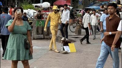 The twin plazas serve precisely such a purpose. There is no other similar place in any Walled City bazar. (HT Photo) The twin plazas serve precisely such a purpose. There is no other similar place in any Walled City bazar. (HT Photo)