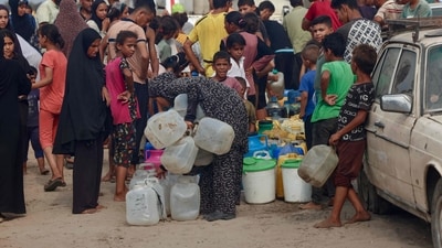 Palestinians queue to fill up on drinking water in the sweltering heat in the Mawasi area of Khan Yunis in the southern Gaza Strip on August 12, 2025. (AFP) Palestinians queue to fill up on drinking water in the sweltering heat in the Mawasi area of Khan Yunis in the southern Gaza Strip on August 12, 2025. (AFP)