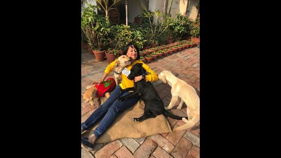 Roopika Dhillon with her furry friends from the streets. (HT Photo)