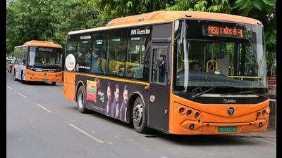 E-buses stationed at Phaphamau on Thursday. (Anil Kumar Maurya/HT) E-buses stationed at Phaphamau on Thursday. (Anil Kumar Maurya/HT)