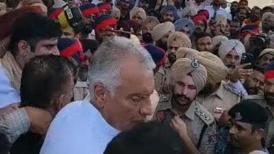 Punjab BJP chief Sunil Jakhar being taken into police custody at Balluana in the border district of Fazilka on Friday. (HT Photo) Punjab BJP chief Sunil Jakhar being taken into police custody at Balluana in the border district of Fazilka on Friday. (HT Photo)