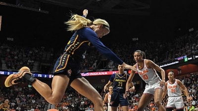 Sophie Cunningham #8 of the Indiana Fever loses the ball on a move to the basket against the Connecticut Sun (Getty Images via AFP) Sophie Cunningham #8 of the Indiana Fever loses the ball on a move to the basket against the Connecticut Sun (Getty Images via AFP)