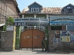 Paramilitary soldiers standing guard outside Ramzan Educational Institute in Srinagar on Saturday. The Jammu and Kashmir government ordered the takeover of the management of 215 schools run by the Falah-e-Aam Trust, an affiliate of banned Jamaat-e-Islami. (Waseem Andrabi/HT)