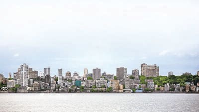 All high rises (120 metres and above) must have a full-time safety team, and all crane operations should be done under the strict supervision of this team comprising the LSO, assistant safety officer and two safety technical staffers. (HT Archives)