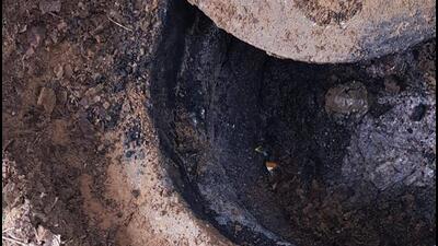 Every manhole outside the society is overflowing with filth. (HT Photo) Every manhole outside the society is overflowing with filth. (HT Photo)