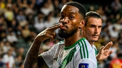 Ahli's Ivan Toney celebrates after scoring a goal during the Saudi Super Cup semi-final football match between Al-Qadsiah and Al-Ahli at the Hong Kong Stadium in Hong Kong on August 20, 2025. (Photo by Wun Suen / AFP) (AFP) Ahli's Ivan Toney celebrates after scoring a goal during the Saudi Super Cup semi-final football match between Al-Qadsiah and Al-Ahli at the Hong Kong Stadium in Hong Kong on August 20, 2025. (Photo by Wun Suen / AFP) (AFP)