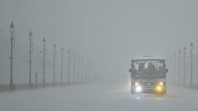 Rain at Kartavya Path on Saturday. (RAJ K RAJ /HT PHOTO) Rain at Kartavya Path on Saturday. (RAJ K RAJ /HT PHOTO)