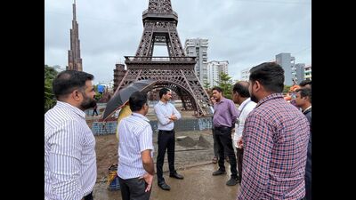 Replicas of famous monuments such as the Sydney Opera House, Ajanta Caves, Hampi Chariot, Statue of Liberty, Pyramids of Giza, Petra of Jordan, Colosseum of Rome, Big Ben of London, Angkor Wat, La Sagrada Familia, Chichen Itza, Trevi Fountain and Mount Rushmore will also be on display, as per a statement released on Friday. (HT)