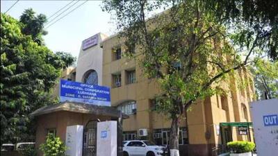 Sanitary supervisor Vijay Chauhan has been suspended over lack of cleanliness in the area allocated to him on Chandigarh road (HT file)