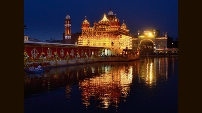 The AI-generated morphed video of the Golden Temple showed the shrine collapsing and drifting away in water. (Sameer Sehgal/HT)