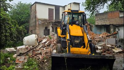 The demolition drive on Friday. (Parveen Kumar/HT Photo) The demolition drive on Friday. (Parveen Kumar/HT Photo)