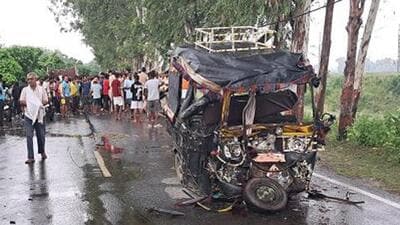 The head-on collision took place between a truck and an auto-rickshaw on the Daniyawan-Hilsa State Highway-4 in Bihar’s Patna district. The head-on collision took place between a truck and an auto-rickshaw on the Daniyawan-Hilsa State Highway-4 in Bihar’s Patna district.