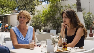 Fiona Shaw and Emma Mackey play mother and daughter in Hot Milk.