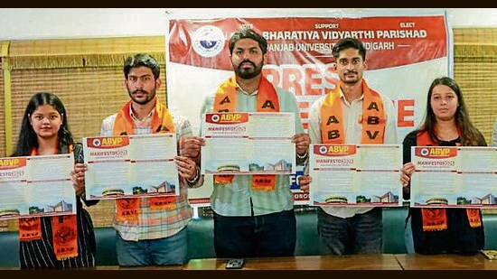 ABVP national secretary Aditya Takiar (centre) with party members during the manifesto release on Saturday. (HT Photo)