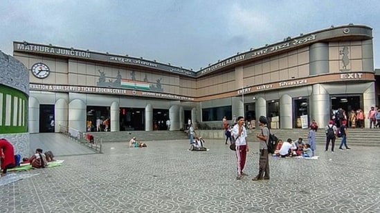 Police have obtained CCTV footage that shows a man carrying the child. (Representational/ Wikimedia Commons)