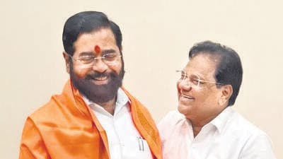 Shinde pacifies ex-minister Tanaji Sawant after brother quits Sena Shinde pacifies ex-minister Tanaji Sawant after brother quits Sena
