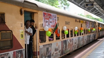 Passengers of the the Ganesh festival special Modhi Express stand the doors of the train as it departs from Dadar railway station to Sawantwadi ahead of Ganesh Chaturthi. (Raju Shinde/Hindustan Times) Passengers of the the Ganesh festival special Modhi Express stand the doors of the train as it departs from Dadar railway station to Sawantwadi ahead of Ganesh Chaturthi. (Raju Shinde/Hindustan Times)