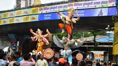 Idols of Lord Ganesh being carried from the workshop ahead of the Ganesh Chaturthi festival in Mumbai on Sunday. (Bhushan Koyande/HT Photo)