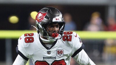 Tampa Bay Buccaneers safety Shilo Sanders (28) in pass coverage against the Pittsburgh Steelers. (IMAGN IMAGES via Reuters Connect)