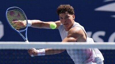 Ben Shelton of the United States won the first round of the US Open against Ignacio Buse 6-3, 6-2, 6-4 (Getty Images via AFP)