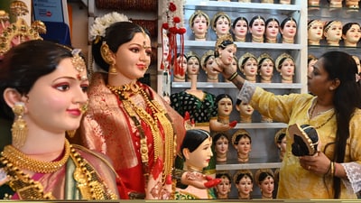 A devotee examines an idol of Goddess Gauri in Navi Mumbai before buying, ahead of Gauri Pooja, which is held on the seventh day of the Ganpati celebrations. (Bachchan Kumar/ Hindustan Times)