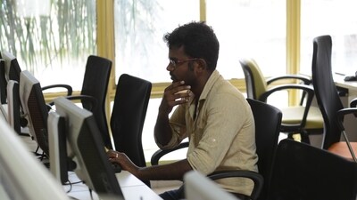 Bank Jobs 2025: Last date tomorrow to apply for 1000 SO, Apprentice posts in Union Bank, Indian Overseas Bank (Hemant Mishra/Mint Archive)