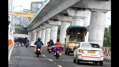 Khetamalis added that his team is monitoring the situation and will make adjustments if needed. He urged commuters to suggest improvements in the current traffic plan. (MAHENDRA KOLHE/ HT) Khetamalis added that his team is monitoring the situation and will make adjustments if needed. He urged commuters to suggest improvements in the current traffic plan. (MAHENDRA KOLHE/ HT)