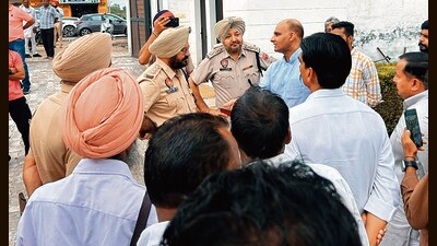 Police detained several BJP leaders and workers in a crackdown and forcibly stopped its “public welfare camps. (HT photo) Police detained several BJP leaders and workers in a crackdown and forcibly stopped its “public welfare camps. (HT photo)