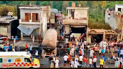 The mishap site near Mandiala on the Hoshiarpur-Jalandhar road . The mishap site near Mandiala on the Hoshiarpur-Jalandhar road .