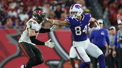 Buffalo Bills tight end Zach Davidson (84) stiff arms Tampa Bay Buccaneers linebacker John Bullock (57) (IMAGN IMAGES via Reuters Connect)