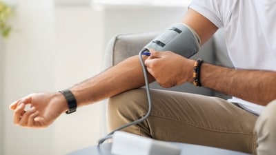 Keep an eye on blood pressure, cholesterol, and blood sugar level. (Shutterstock) Keep an eye on blood pressure, cholesterol, and blood sugar level. (Shutterstock)