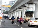 Khetamalis added that his team is monitoring the situation and will make adjustments if needed. He urged commuters to suggest improvements in the current traffic plan. (MAHENDRA KOLHE/ HT)