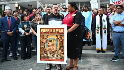 Abrego was scheduled to report to ICE on Monday at 8 a.m. EDT (1200 GMT). Around 7:30 a.m., he arrived at the field office in downtown Baltimore, where a throng of supporters&nbsp;cheered "Si se puede," which translates to "Yes we can." Before passing through a security checkpoint, he and his spouse shared an embrace in the foyer of the building. (Bloomberg)