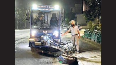 Global Waste Management Cell Private Limited, had been awarded contract for mechanical sweeping in August 2024. (HT File) Global Waste Management Cell Private Limited, had been awarded contract for mechanical sweeping in August 2024. (HT File)