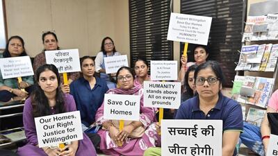 Mumbai, India - Aug. 25, 2025: Residents of Willingdon Heights hold placard while sitting out Chief Fire Officer Office at Byculla, in Mumbai, India, on Monday, August 25, 2025. (Photo by Anshuman Poyrekar/ Hindustan Times) (Hindustan Times) Mumbai, India - Aug. 25, 2025: Residents of Willingdon Heights hold placard while sitting out Chief Fire Officer Office at Byculla, in Mumbai, India, on Monday, August 25, 2025. (Photo by Anshuman Poyrekar/ Hindustan Times) (Hindustan Times)
